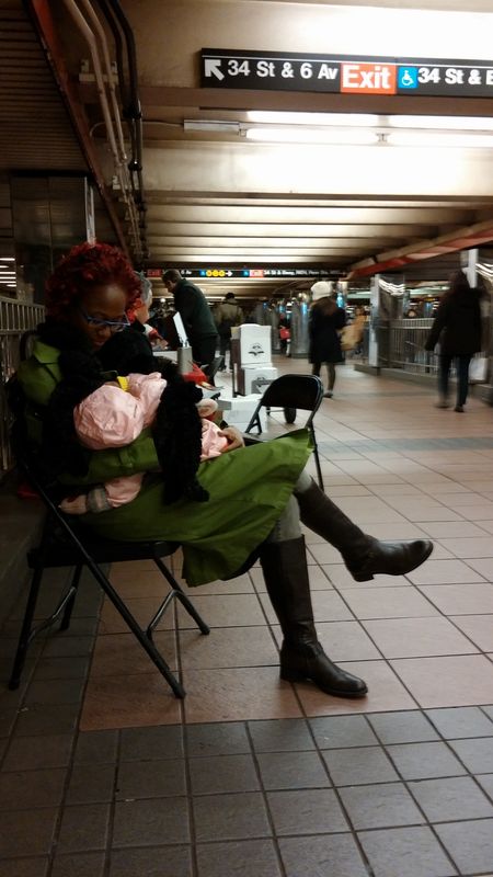 breastfeeding-trainstation-newyork